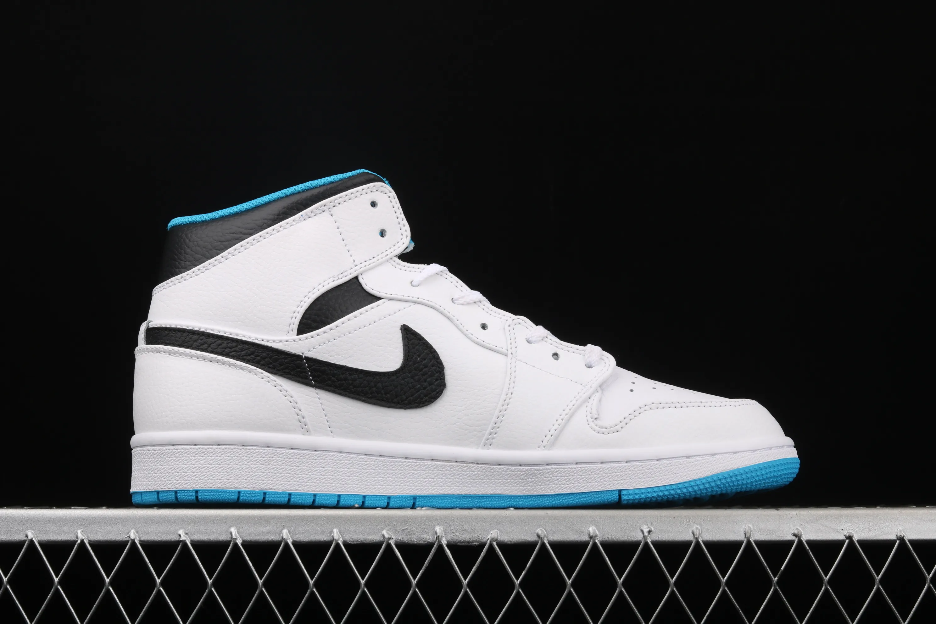 All categories Air Jordan Jordan series basketball shoes Air Jordan 1 Mid Air Jordan 1 Mid AJ1 Joe 1 Zhongbang basketball shoes 554724-141